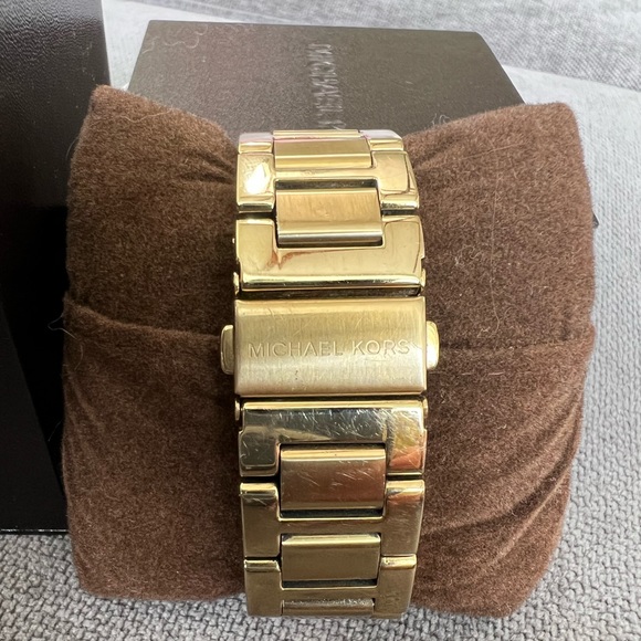 Gold Michael Kors Watch - Excellent Used Condition - Picture 3 of 6
